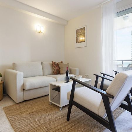 Beachfront Apartment With Terrace And Seaviews フエンヒロラ エクステリア 写真