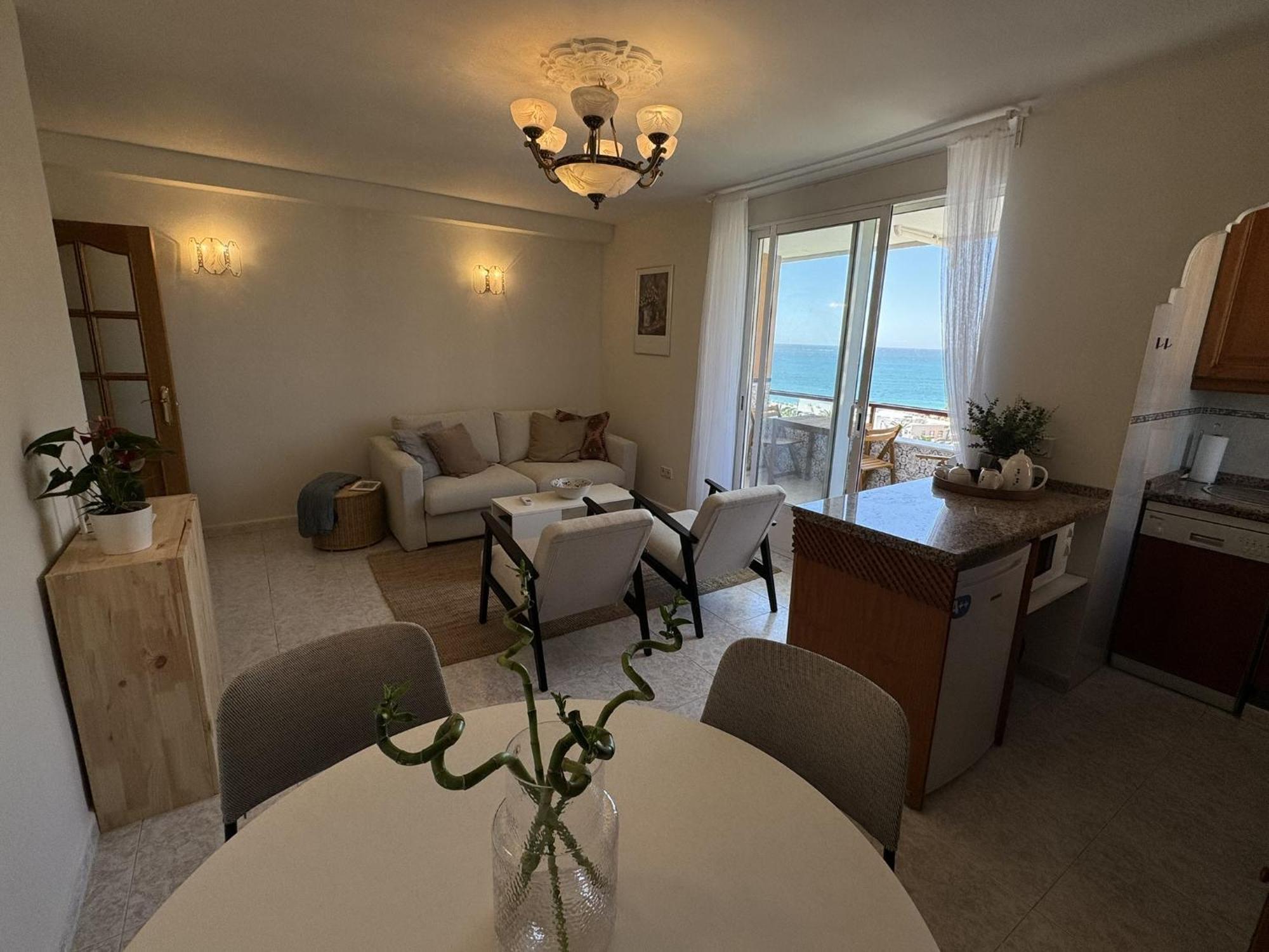 Beachfront Apartment With Terrace And Seaviews フエンヒロラ エクステリア 写真