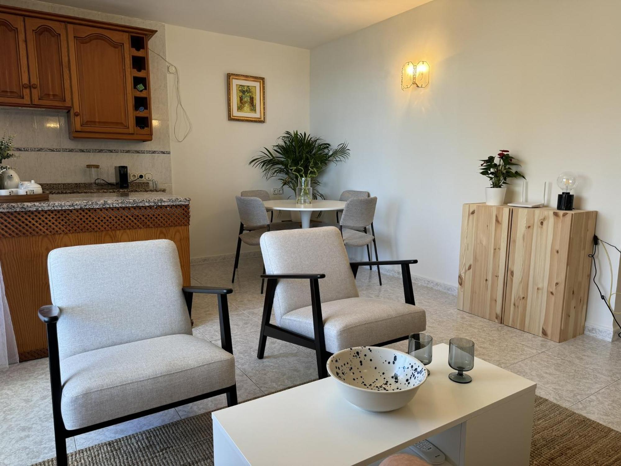 Beachfront Apartment With Terrace And Seaviews フエンヒロラ エクステリア 写真